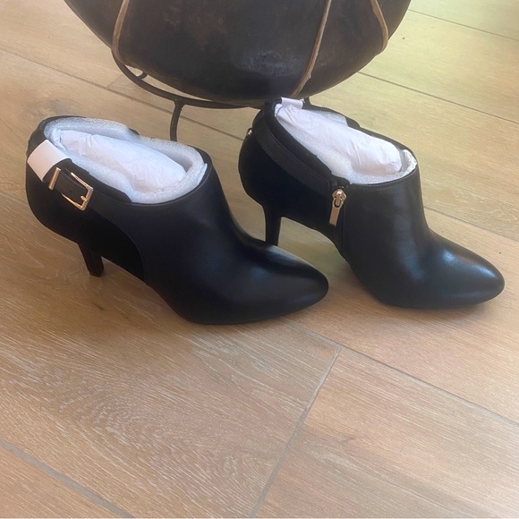 Sweet Little Ankle Booties in Leather and Suede - Picture 4 of 8